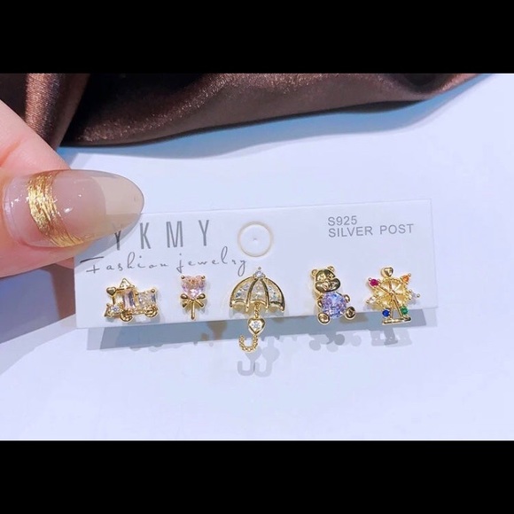 Gorgeous 5 pieces gold plated Swarovski elements earrings - Picture 2 of 10